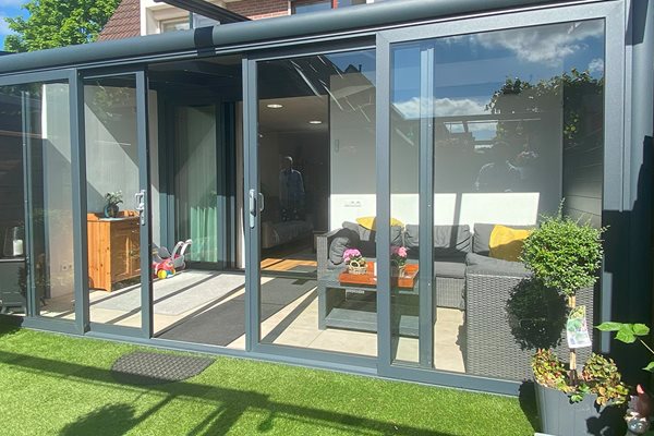 Een leefruimte vol licht, warmte en karakter